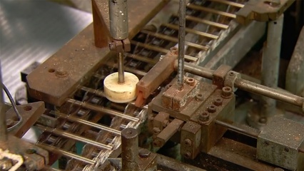 美國(guó)花幾百萬(wàn)研發(fā)的太空筆技術(shù)多高端?看生產(chǎn)過(guò)程后感覺(jué)很簡(jiǎn)單!